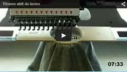 Procedura di ricamo su abbigliamento da lavoro